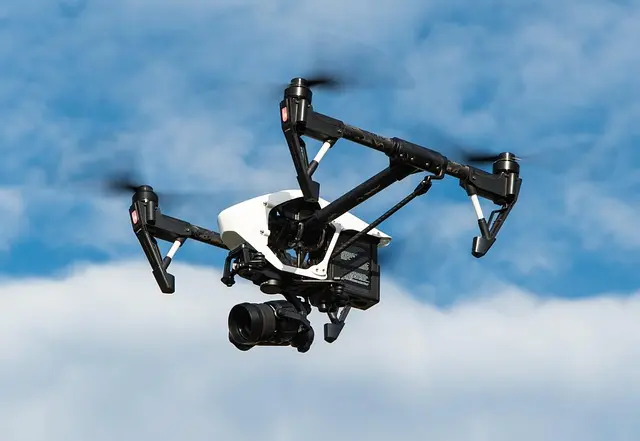 drone-camera-flying-2601081767890341..webp